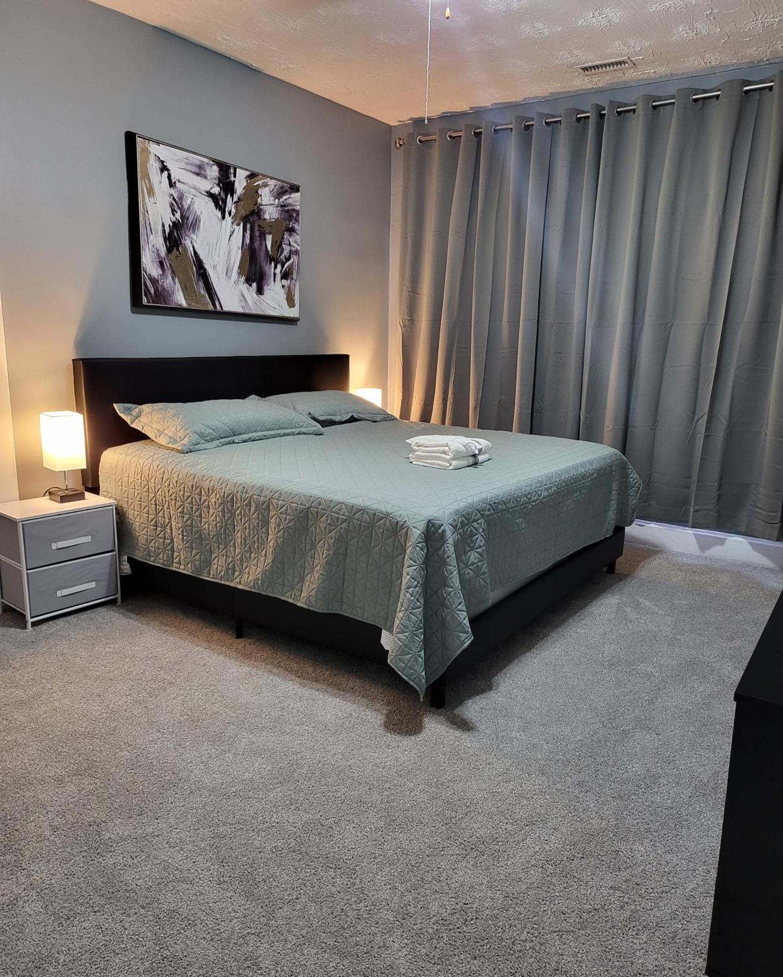 Privatunterkunft Private King Bedroom, Downtown *